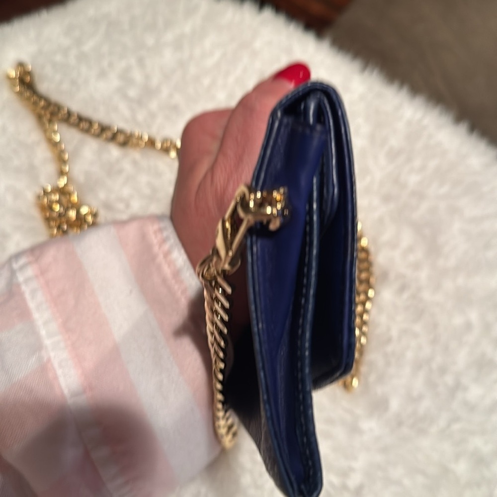 CHANEL Navy Blue Crossbody Bag with Gold Chain - Picture 14 of 16